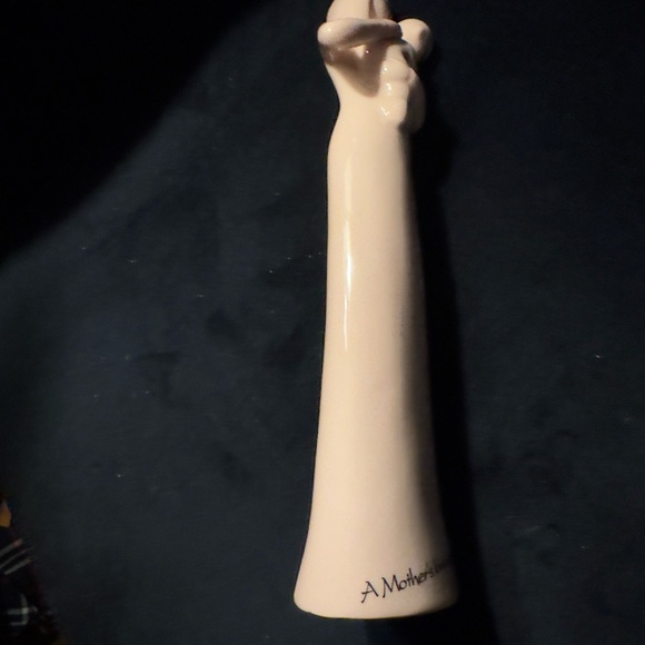 Mother's Love Endures Forever - Porcelain Figurine
1998 - Picture 5 of 6